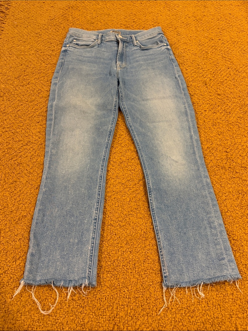 Mother denim mid rise dazzler ankle fray jeans in “reading by the pool” sz 27